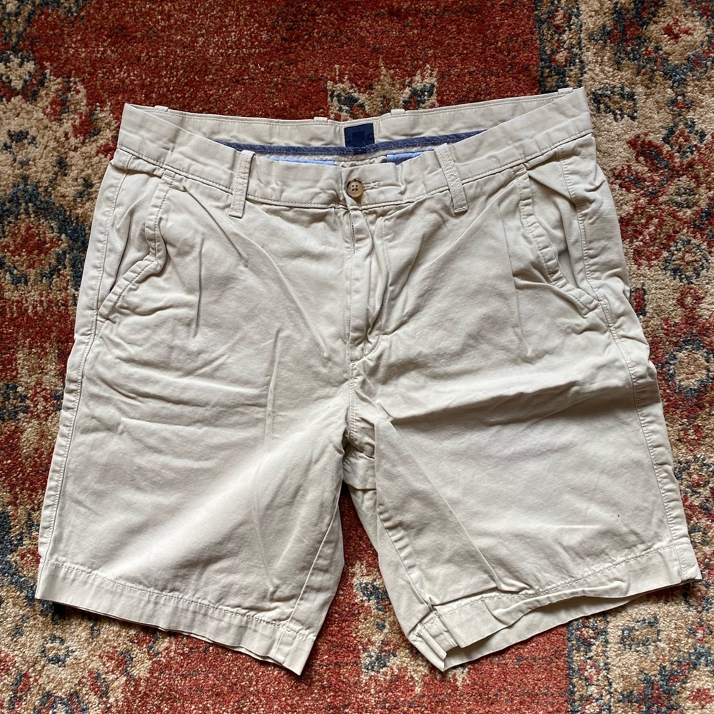 Men’s Gap khaki shorts - Size 34W